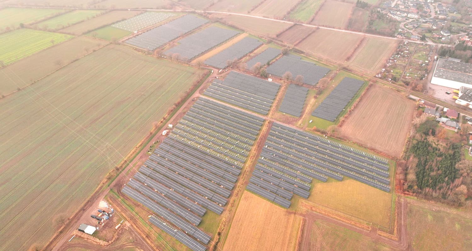 报告显示，由于电网难以适应，印度面临日益严重的太阳能弃光问题。