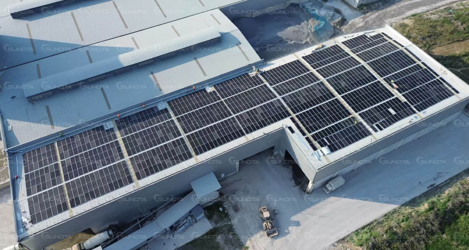 每年节省 13.3 万美元：SUNDTA 连接定制 683kW 屋顶太阳能项目